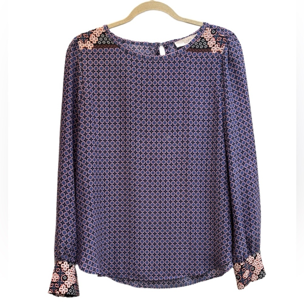 LOFT long sleeve purple allover patterned button cuff blouse, Medium 🌸